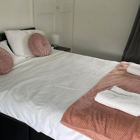 2 Bedroom Home With Driveway Close To Quayside Gateshead Extérieur photo