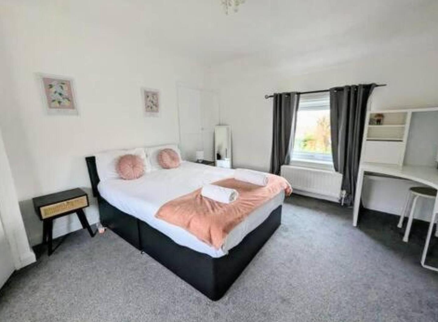 2 Bedroom Home With Driveway Close To Quayside Gateshead Extérieur photo